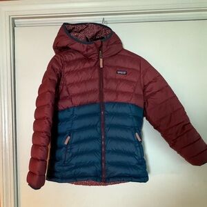 Patagonia girls reversible blue/burgundy puffer jacket